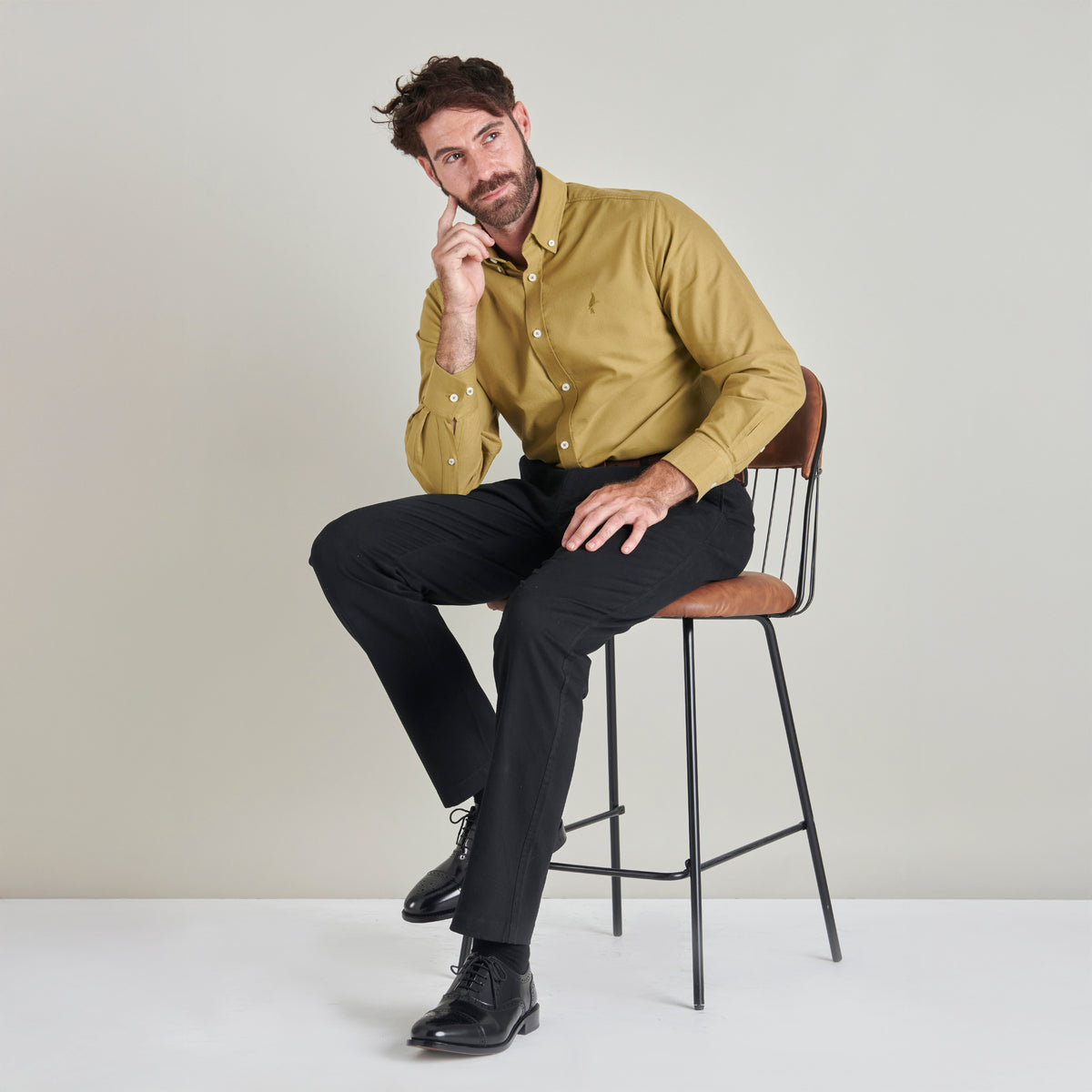 Slim Chino - Black - Lifestyle Front